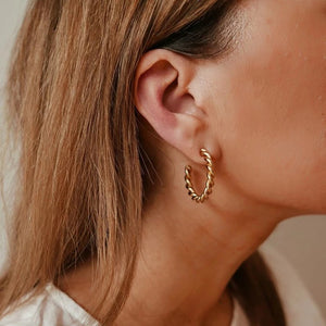 Modern Twist Hoop Earrings (Gold)